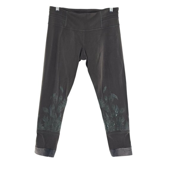 Lululemon Size 10 Acro‎ Crop Capri Leggings Silicon Peacock Feather Grip Cuffed - Picture 1 of 7